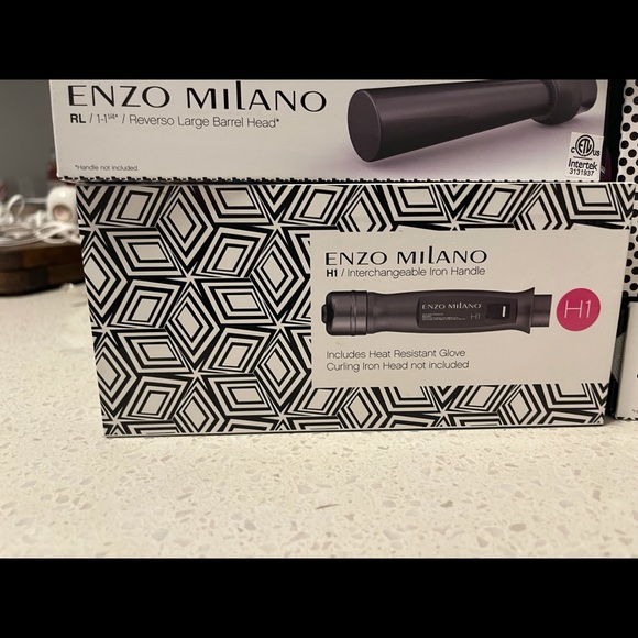 Enzo Milano complete hair styling set. - Picture 2 of 3